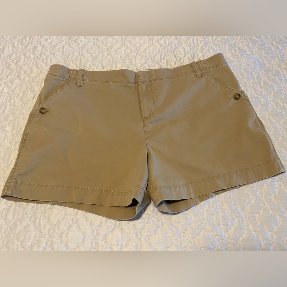 Old Navy classic Tan Women's Shorts. Size 16, 4 1/2 inch inseam.